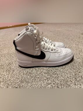 BRAND NEW W Air Force 1 high top
